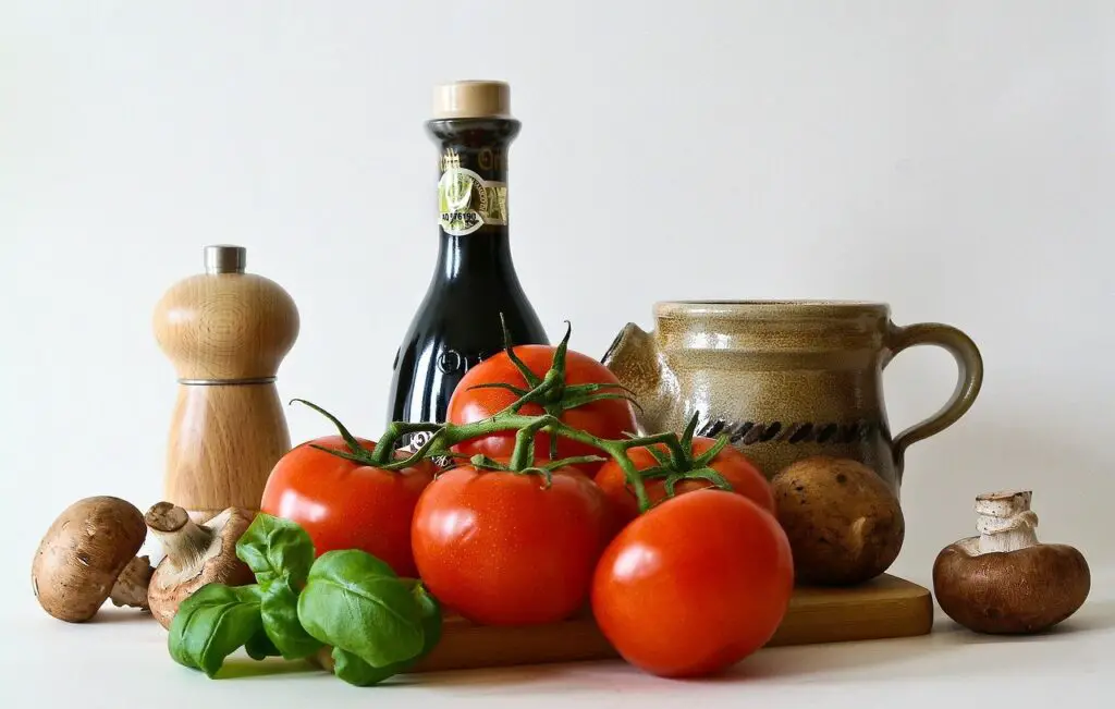 tomatoes, basil, mushrooms - best vegetable gardening books for beginners