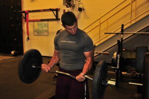 man doing bicep curls