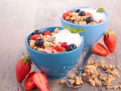 greek yogurt fruit granola