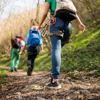 outdoor activities. people hiking. best knee braces for hiking