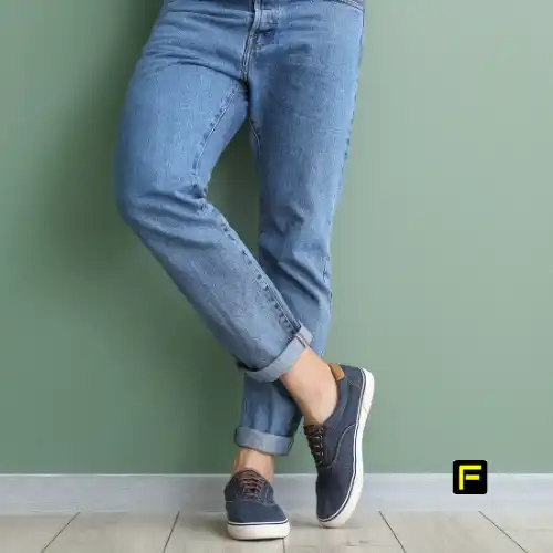11 Best Jeans for Men with No Butt in 2025: Say Goodbye to Plumber's Crack 16 Model wearing top jeans to avoid plumbers crack.