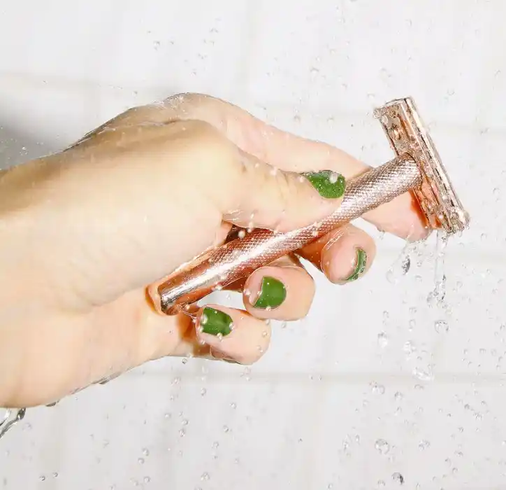 Best Razor for Bikini Area Sensitive Skin: 10 Expert-Tested Options (2025) 8 Oui the People Sensitive Skin Razor. Close-up image.